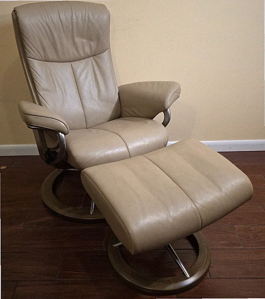 Ekornes Stressless "Peace" SIGNATURE Small Sand Recliner Chair & Ottoman